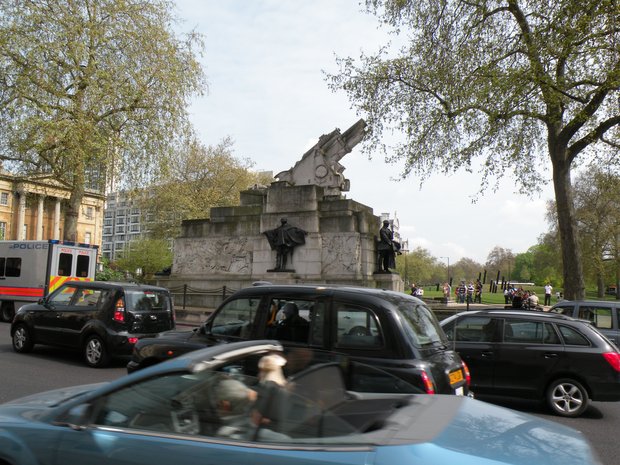  Hyde Park 